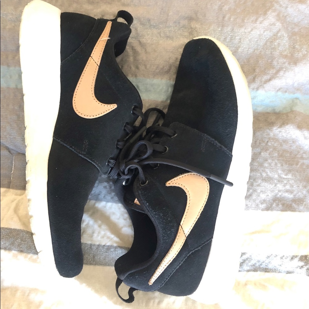 Nike roshes size 7.5